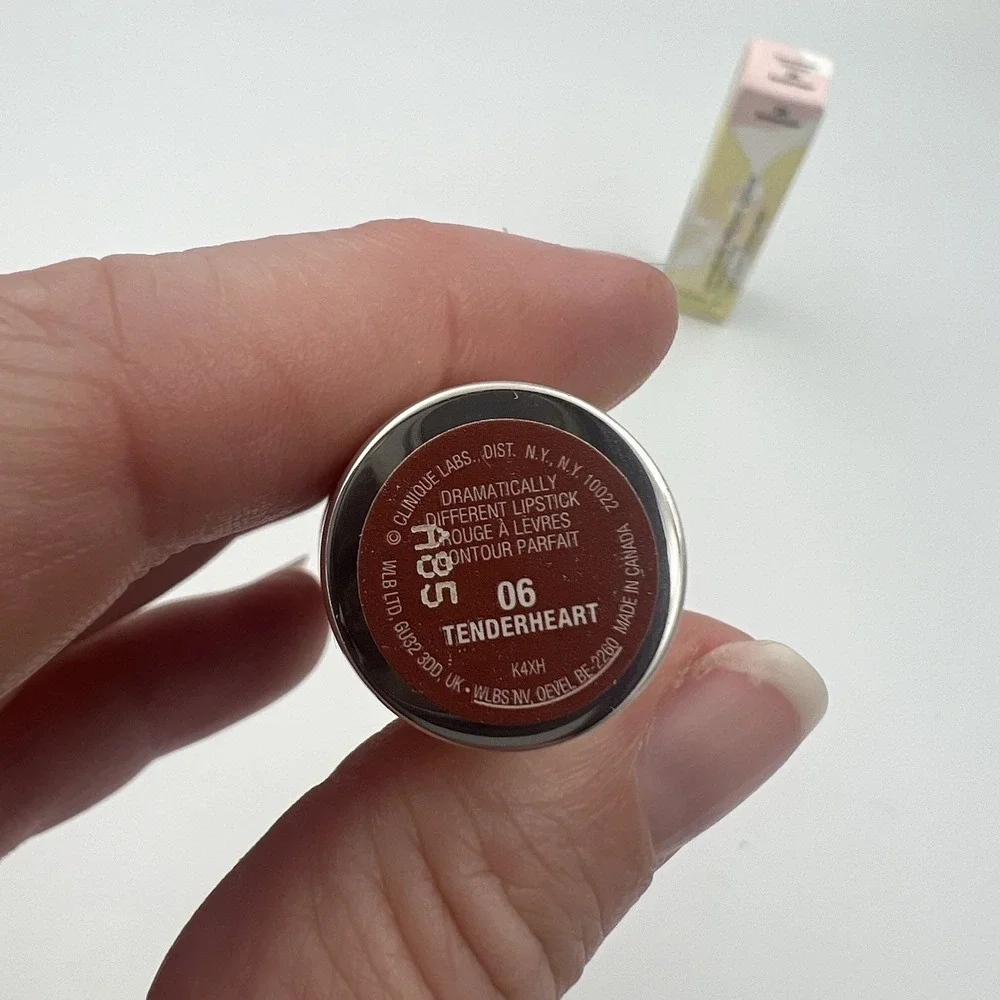 New! Clinique Dramatically Different Lipstick 06 Tenderheart Full Size 10 oz